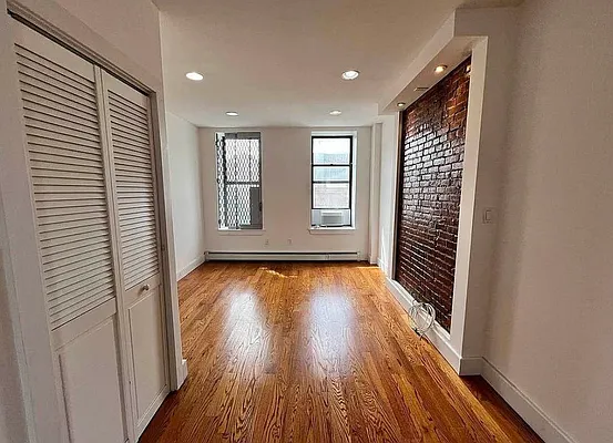 Rented by EastMount Realty LLC | media 7