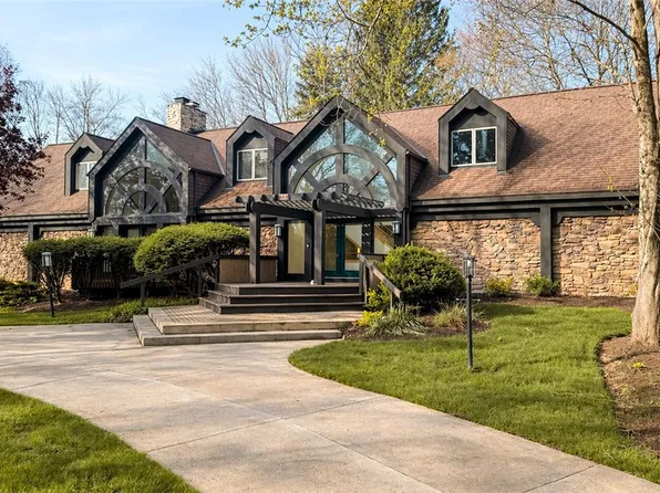 1180 Meadow Spur, Akron, OH 44333