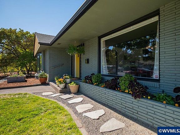 4th image of 705 5th Ave SW
