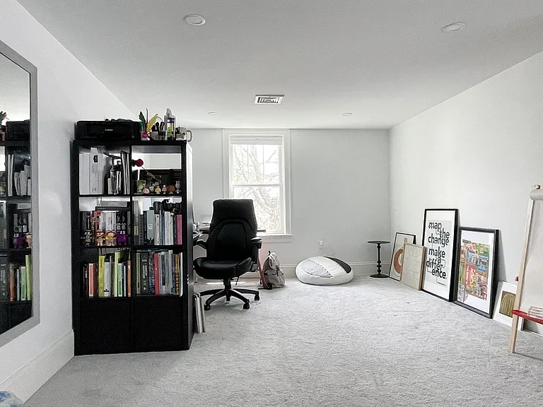 72 Holland St — Photo 7