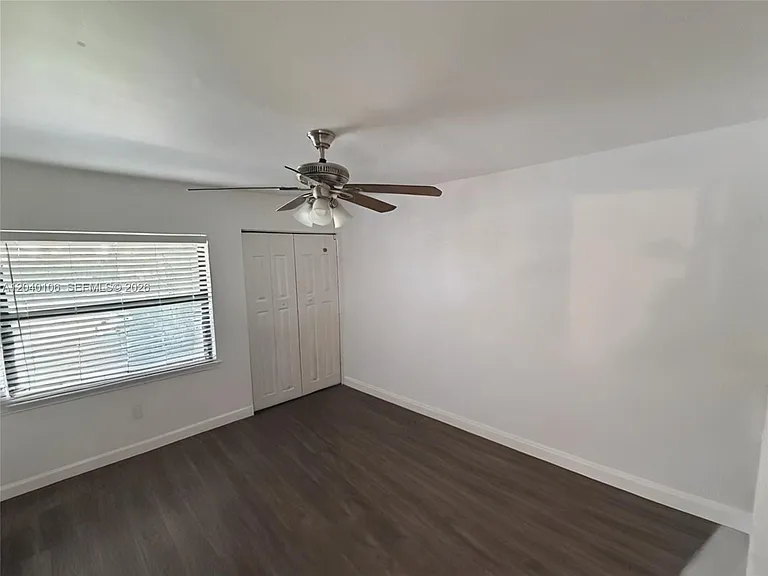2566 N Nob Hill Rd — Photo 11