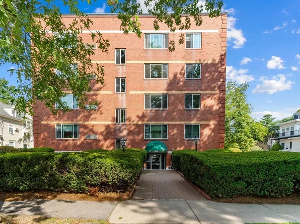125 Pleasant St APT 201, Arlington, MA 02476