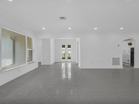 4th image of 6621 Perry St