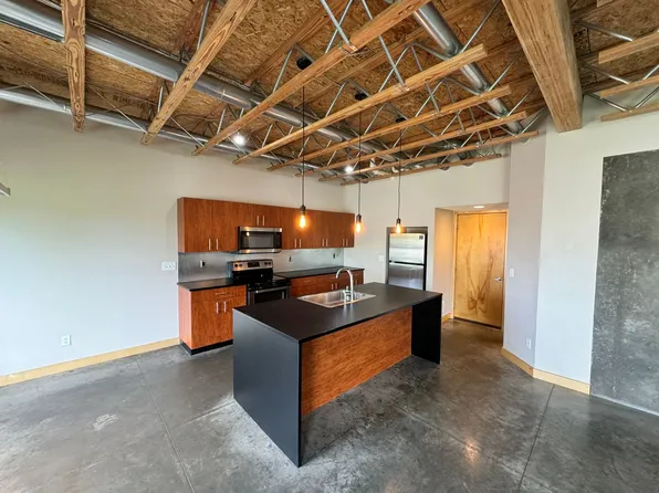 100 Silo Pl, Manhattan, KS 66502