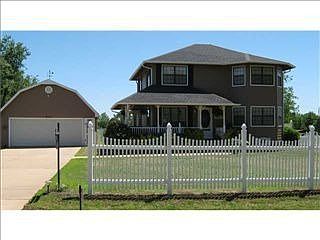 1st image of 908 Valley View Dr