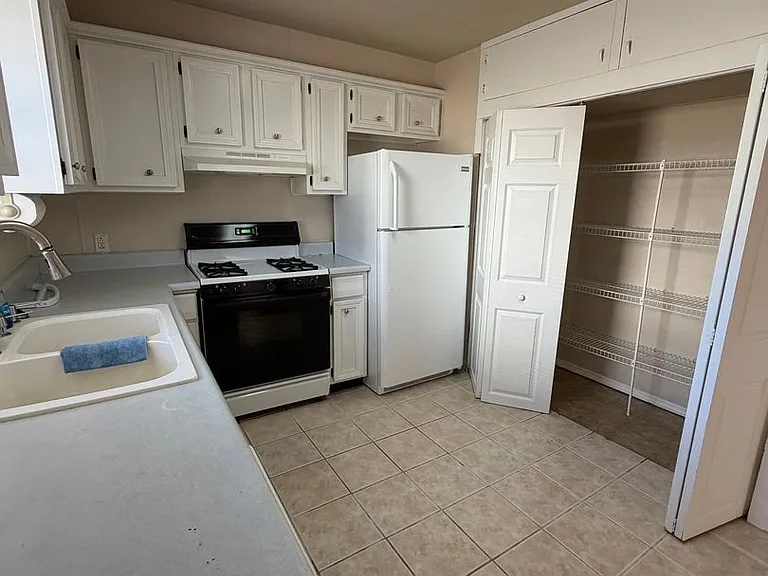 1225 W Main St — Photo 10