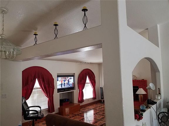 3rd image of 4070 E New York Ave