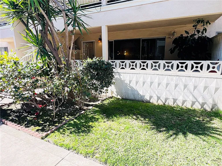471 W Duarte Rd #110 — Photo 18