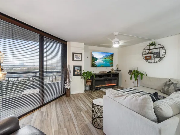 732 Harmon Cove Tower #732, Secaucus, NJ 07094