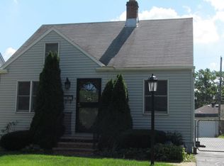 15612 Fernway Dr, Maple Heights, OH 44137