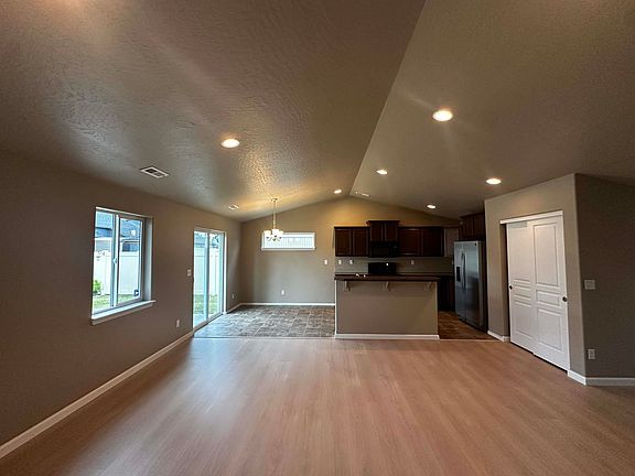 5th image of 19013 E Mountain View Ave