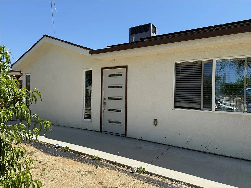 Building Photo - 7120 1/2 Quartz Ave