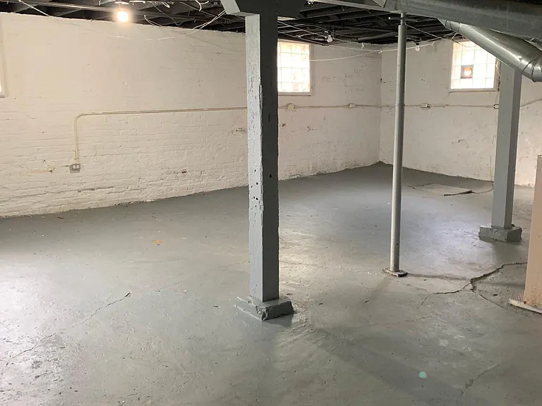 516 Douglas Ave — Photo 12