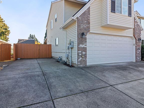 2nd image of 4316 SE Pine Way