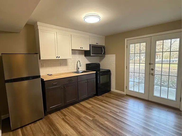 4070 Clyde Ln — Photo 1