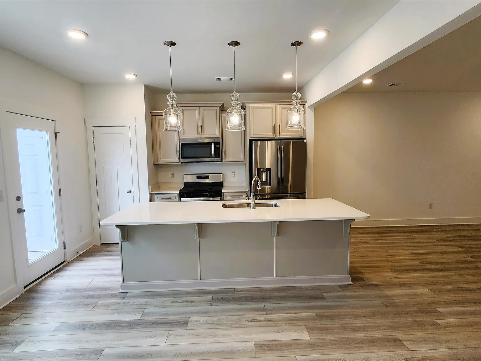 132 Marston Lane *2 - 1 — Photo 4