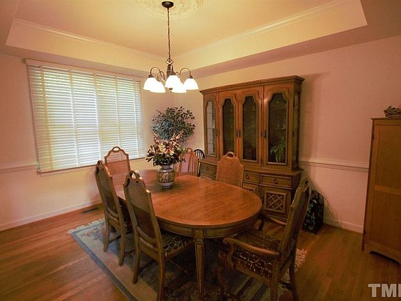 5th image of 501 Redwood Ct