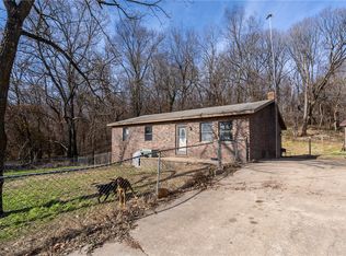 11620 NW Stage Coach Rd, Gravette, AR 72736