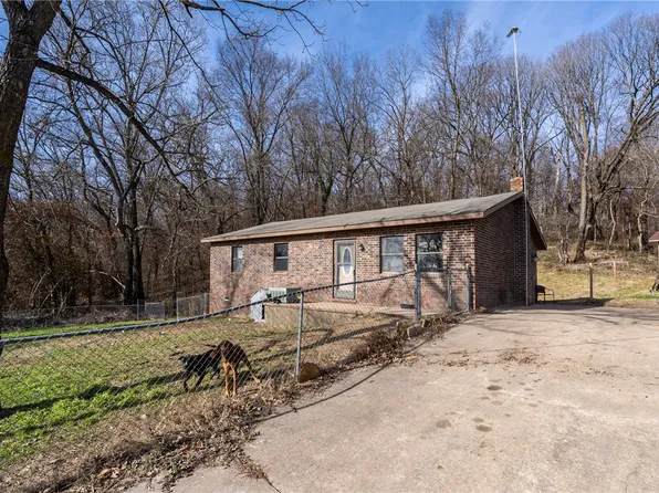 11620 NW Stage Coach Rd, Gravette, AR 72736