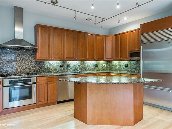 2nd image of 120 W Oak St APT 3C