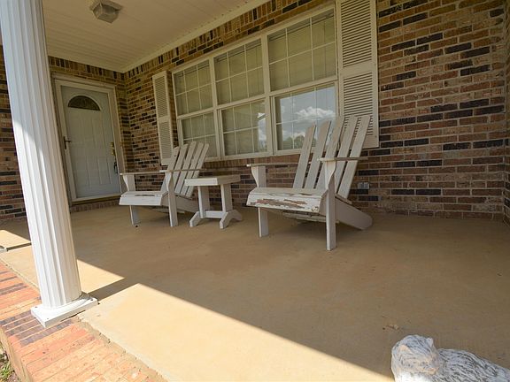 3rd image of 140 Molly Ln