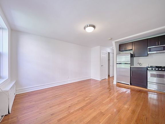4th image of 120 E 4th St APT 3D