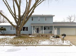 625 Baker Dr, Cedar Falls, IA 50613