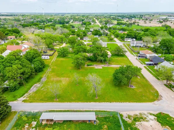 E Navarro Ave, Mart, TX 76664