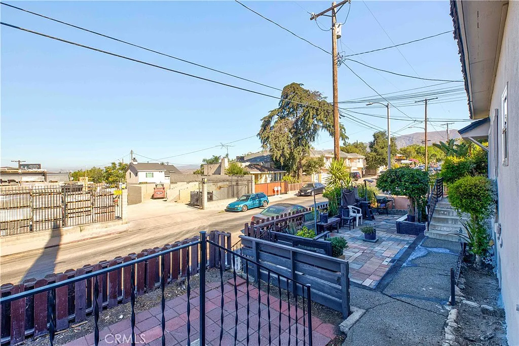 Building Photo - 10108 Fernglen Ave