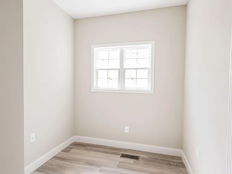 1011 Campbell Ln — Photo 3