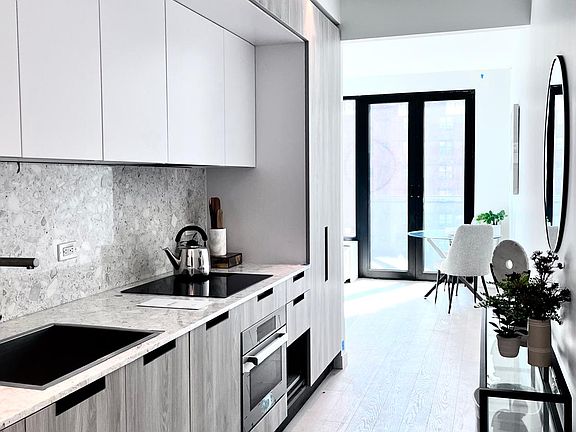 4th image of 181 E 101st St #205
