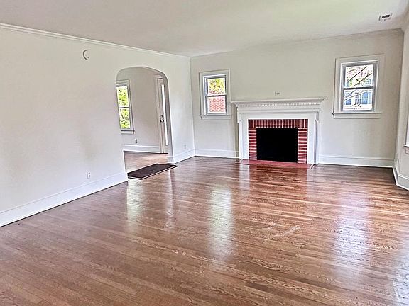5th image of 102 Somerset Ave