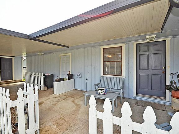 gas appliances, tile flooring, large pantry