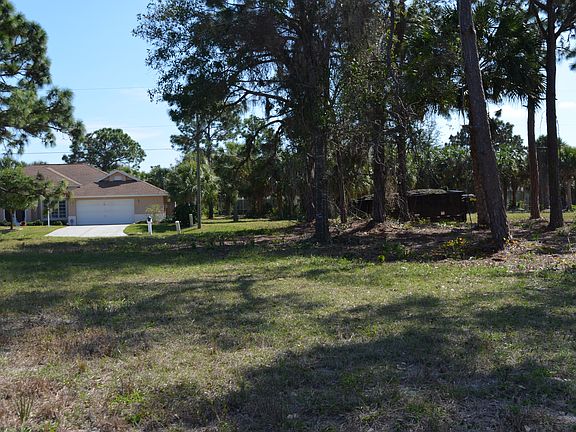 5th image of 242 Broadmoor Ln