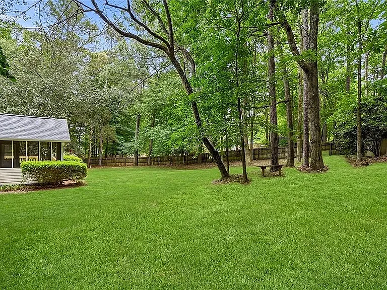 13 Bedford Rdg NW — Photo 16