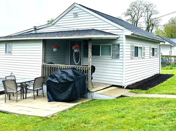 107 Robins Ln, Follansbee, WV 26037