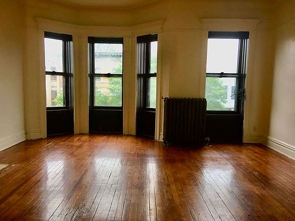 4th image of 1374 Dean St #4