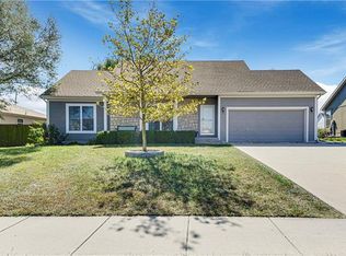 230 Meadowbrook Ln, Wellsville, KS 66092