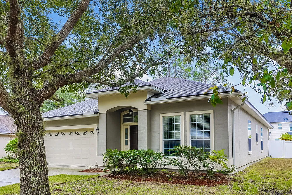 4 bed, 2.0 bath, 1983 sqft, $2,220 — Photo 3