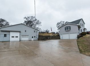 17345 Gardners Ln, Dubuque, IA 52001