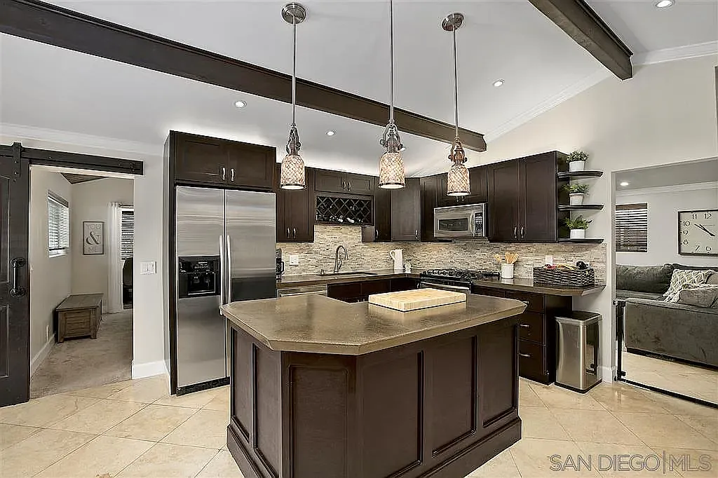4 bed, 1851 sqft, $1,690 — Photo 3