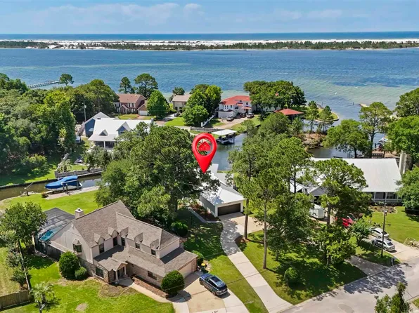 23 Neptune Dr, Mary Esther, FL 32569