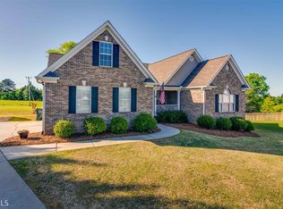 1418 Shiloh Oak Dr, Loganville, GA 30052