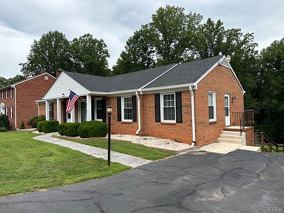 4th image of 135 Lake Forest Dr
