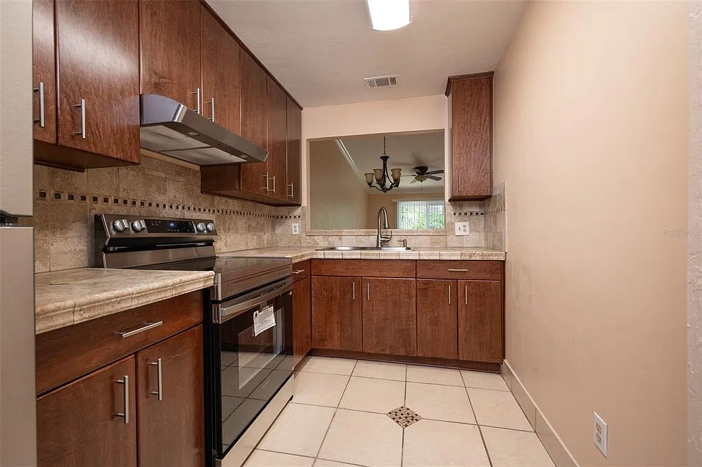 2 bed, 2.0 bath, 929 sqft, $1,500 — Photo 3