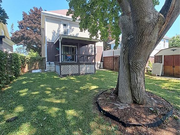 4th image of 447 Stone St