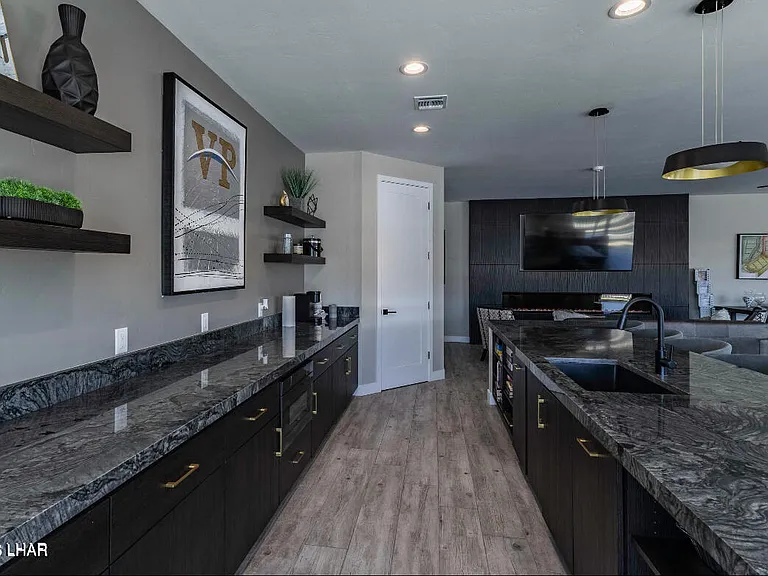 1631 E Laurel Dr — Photo 52