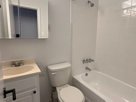 4th image of 426 W 48th St APT 4FE