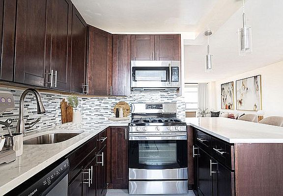 3rd image of 10420 Queens Blvd APT 17L