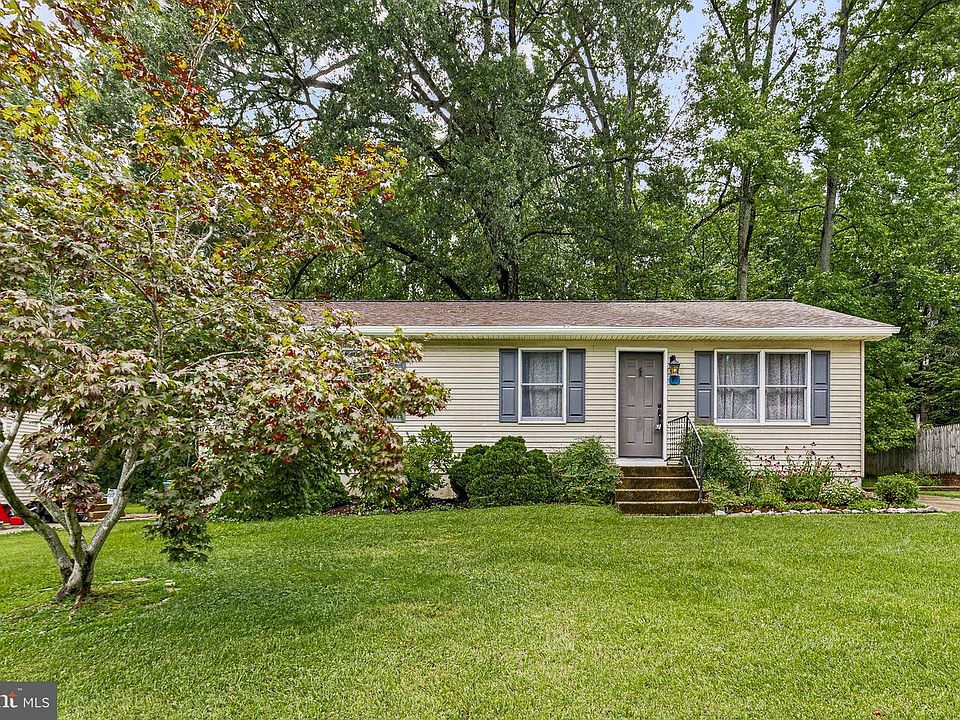 1st image of 12 Garvey Ln